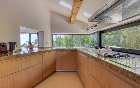 Kisokawa: Cocina, Mostrador, Diseño De Interiores, Piso, Madera, Techo, Suelo, Fregadero, Encendiendo, Casa
