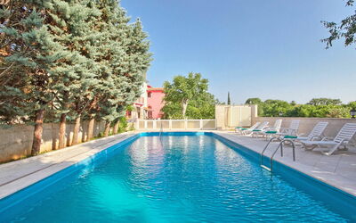 Pula Krnica 108: Piscina, Propiedad, Bienes Raíces, Edificio, Ocio, Agua, Casa, Vacaciones, Villa, Inmuebles