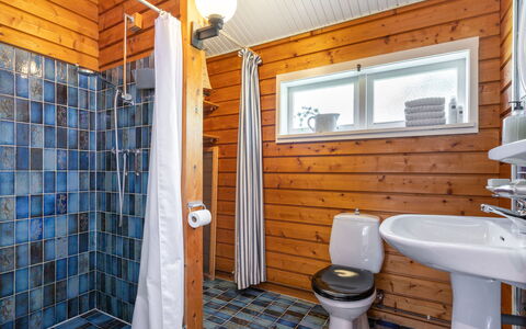 Rusthoeve 28: Arreglo De Tubería, Propiedad, Lavabo, Grifo, Baño, Púrpura, Diseño De Interiores, Edificio, Ventana, Baño
