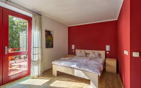 Hřensko 7: Mueble, Propiedad, Ventana, Comodidad, Edificio, Madera, Textil, Naranja, Sombra
