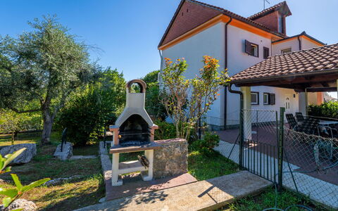 Franjo: Techo, Casa, Jardín, Inmuebles, Cabaña, Paisajismo, Hacienda, Yarda, Patio Interior, Villa