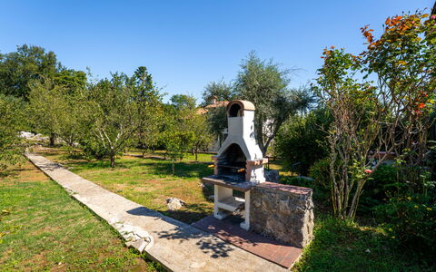 Opatija Ika 106: Arbusto, Jardín, Césped, Paisajismo, Sombra, Yarda, Patio Interior, Parque