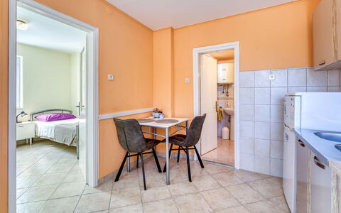 Opatija Ika 106: Piso, Suelo, Diseño De Interiores, Mueble, Techo, Departamento, Habitación, Habitación, Cama, Silla
