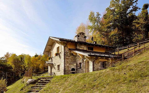 Chalet Anna: Propiedad, Cielo, Casa, Paisaje Natural, Árbol, Área Rural, Edificio, Arquitectura, Hierba, Casa