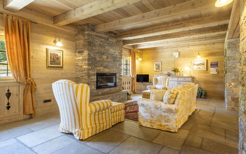 Chalet Anna: Diseño De Interiores, Mueble, Piso, Madera, Techo, Suelo, Habitación, Sala, Encendiendo, Mesa