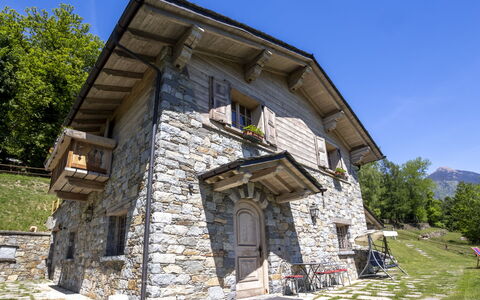 Chalet Anna: Edificio, Casa, Cabaña, Casa, Arquitectura, Área Rural, Puerta, Techo, Asentamientos Humanos, Pared De Piedra