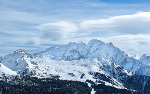Canazei 200: Nube, Cielo, Montaña, Nieve, Paisaje Natural, Pendiente, Tierras Altas, Landform Glaciales, Capa De Hielo, Paisaje