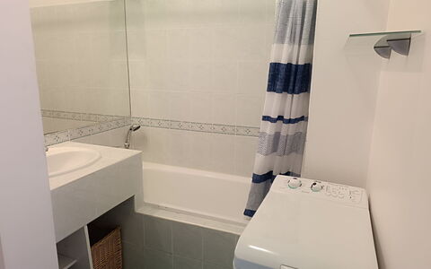 Résidence les Jardins D'Eden: Piso, Arreglo De Tubería, Diseño De Interiores, Baño, Suelo, Plomería, Habitación, Grifo, Loseta, Lavabo Del Baño