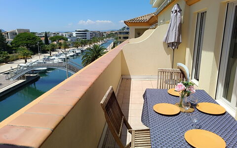 Fréjus 565: Departamento, Sombra, Balcón, Recurso, Centro De Deportes Acuáticos, Condominio, Hotel, Barniz, Barco
