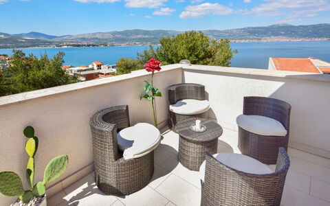 Trogir Slatine 166: Mueble, Departamento, Recurso, Silla, Mueble Para Exteriores, Planta De Casa, Balcón, Eco Hotel, Hotel, Maceta