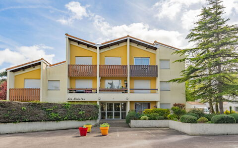 Pré Catelan: Nube, Planta, Edificio, Cielo, Propiedad, Ventana, Casa, Árbol, El Terreno Del Lote, Diseño Urbano