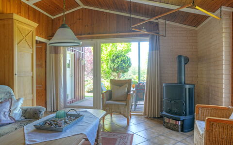 Zedernhütte: Propiedad, Mueble, Madera, Sombra, Diseño De Interiores, Edificio, Suelo, Planta, Comodidad, Madera Dura