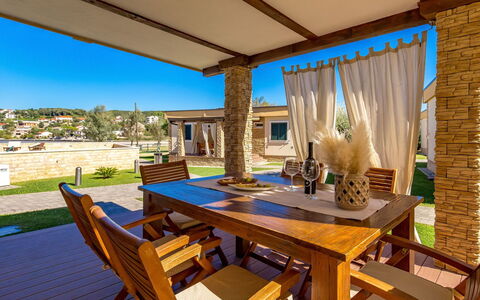 Rab Kampor 650: Propiedad, Edificio, Habitación, Bienes Raíces, Mueble, Casa, Mesa, Diseño De Interiores, Casa, Patio
