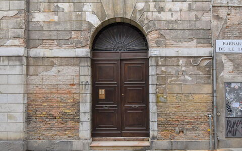 Barbaria de le Tole: Propiedad, Puerta, Madera, Enladrillado, Ladrillo, Casa, Inicio De La Puerta, Fachada