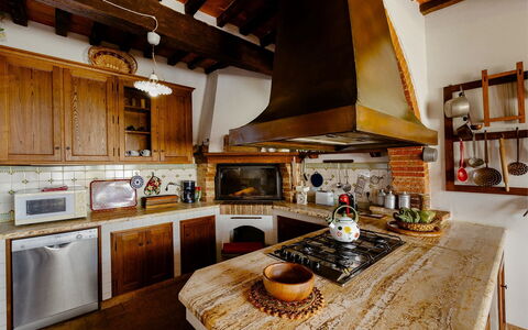 Villa Scianellone: Mostrador, Gabinetes, Propiedad, Mueble, Cocina, Aparato De Cocina, Estufa De Cocina, Madera, Encendiendo, Diseño De Interiores