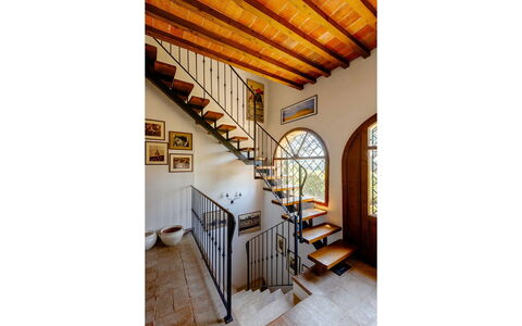 Villa Scianellone: Edificio, Mueble, Ventana, Madera, Silla, Diseño De Interiores, Suelo, Manchas De Madera, Haz, Piso