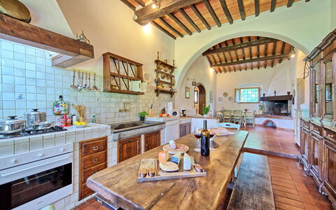 Villa Campogialli: Propiedad, Habitación, Edificio, Mostrador, Diseño De Interiores, Cocina, Bienes Raíces, Techo, Inmuebles, Casa
