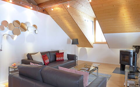 Mittaghorn Apt.8: Sofá, Propiedad, Mueble, Comodidad, Mesa, Edificio, Diseño De Interiores, Madera, Casa, Sala