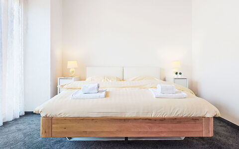 Wengen 34: Cama, Mueble, Diseño De Interiores, Habitación, Lecho, Suelo, Sábana, Piso, Madera, Habitación