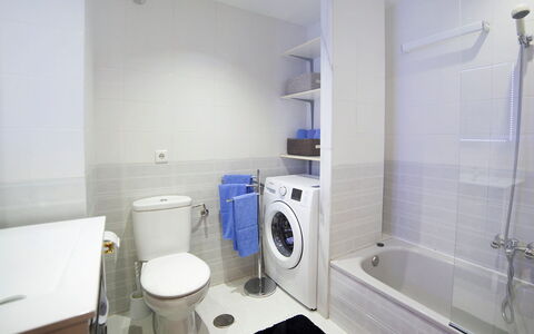 Calpe Calp 898: Baño, Propiedad, Habitación, Casa, Arquitectura, Diseño De Interiores, Edificio, Arreglo De Tubería, Bañera, Suelo