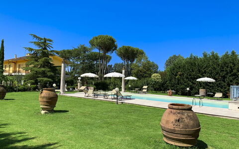 Villa Quattro Mori: Jardín, Césped, Paisajismo, Sombra, Mueble Para Exteriores, Parque, Hacienda, Inmuebles, Yarda, Eco Hotel