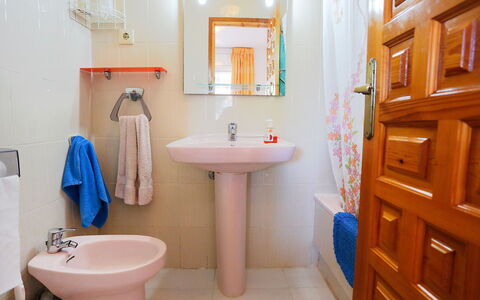 Montalt Viii: Baño, Habitación, Propiedad, Diseño De Interiores, Arreglo De Tubería, Baño, Suelo, Edificio, Mueble, Casa