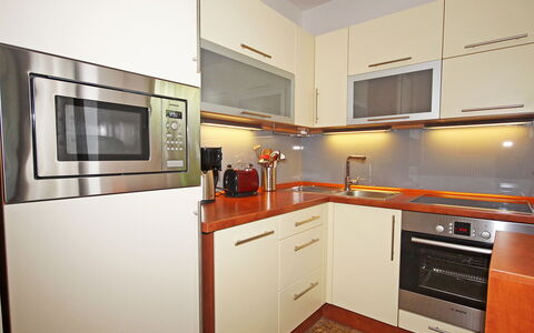 Walter: Gabinetes, Mostrador, Habitación, Cocina, Propiedad, Mueble, Electrodoméstico, Diseño De Interiores, Naranja, Suelo