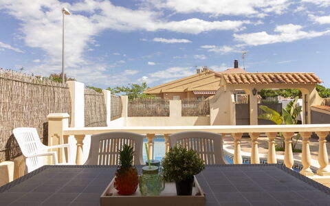 Fumadell: Propiedad, Edificio, Casa, Casa, Bienes Raíces, Barrio Residencial, Inmuebles, Techo, Villa, Arquitectura
