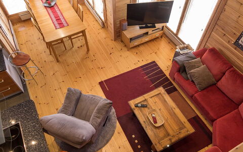 Syvärinkulta B: Piso, Madera, Suelo, Mueble, Suelos De Madera, Diseño De Interiores, Sofá, Sala, Habitación, Madera Dura