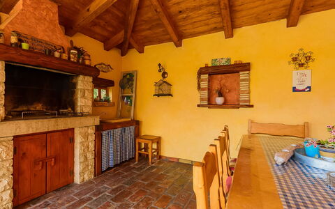Loreta: Mueble, Propiedad, Edificio, Gabinetes, Mesa, Madera, Silla, Mostrador, Diseño De Interiores, Arquitectura