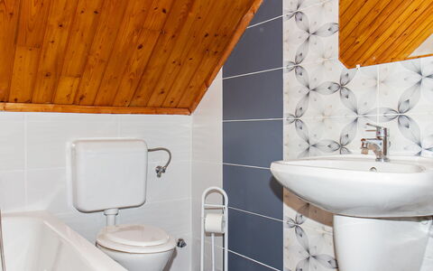 Balatonkeresztur 725: Marrón, Grifo, Arreglo De Tubería, Lavabo Del Baño, Edificio, Propiedad, Blanco, Lavabo, Baño, Púrpura