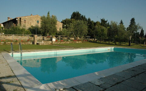 Appartamento Beatrice: Piscina, Propiedad, Agua, Ocio, Casa, Vacaciones, Bienes Raíces, Árbol, Edificio, Villa