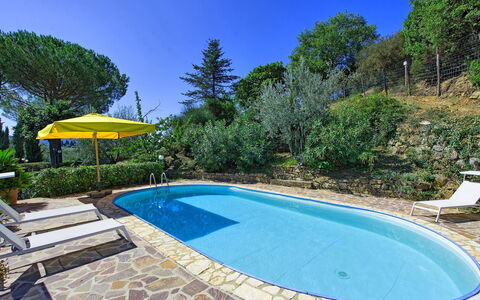 Bigiolo a Melazzano: Piscina, Propiedad, Bienes Raíces, Casa, Inmuebles, Casa, Ocio, Patio Interior, Edificio, Vacaciones