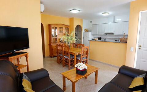 Miramar: Habitación, Sala, Propiedad, Mueble, Diseño De Interiores, Edificio, Amarillo, Casa, Suelo, Bienes Raíces