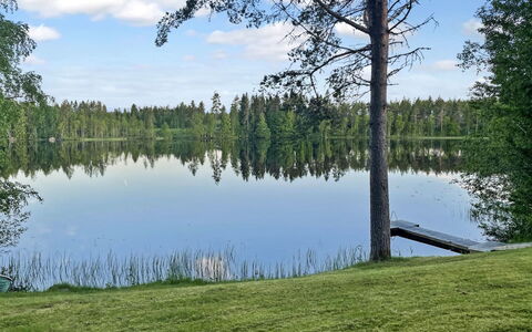 Aurinkoranta: Azul, Agua, Los Recursos Hídricos, Cuerpo De Agua, Árbol, Entorno Natural, Paisaje Natural, Banco, Lago, Reflexión
