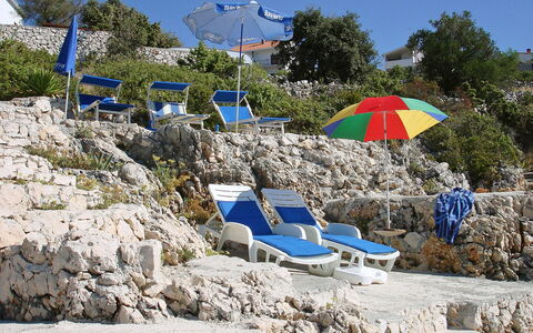Carmen: Vacaciones, Klippe, Paraguas, Turismo, Costa, Árbol, Accesorio De Moda, Ocio, Playa, Casa