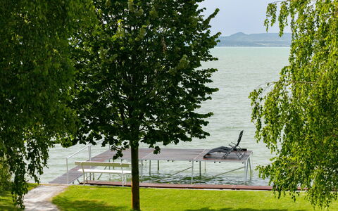 Balatonlelle 130: Agua, Planta, Verde, Árbol, Paisaje Natural, Rama, Sombra, El Terreno Del Lote, Hierba, Cuerpo De Agua