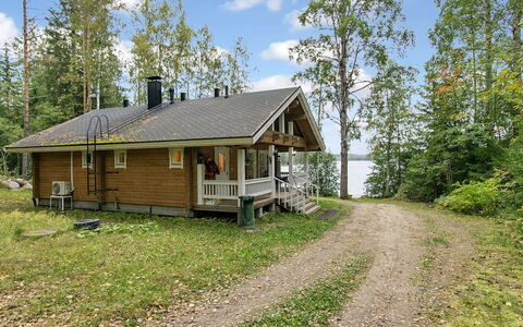 Mökki Mikkola: Cabaña, Casa, Casa, Edificios Del Jardín, Vía Muerta, Cuarto De Troncos, Casa De Campo, Inmuebles, Cobertizo, Yarda