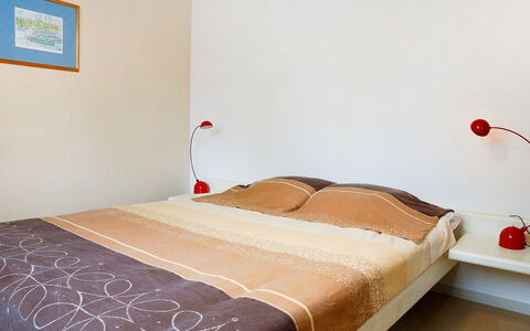 Dinard 153: Habitación, Cama, Mueble, Habitación, Propiedad, Sábana, Colchón, Marco De La Cama, Pared, Lecho