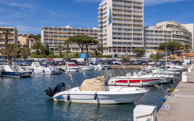 Sainte Maxime 148: Barco, Watercraft, Edificio, Centro De Deportes Acuáticos, Barcos Y Canotaje - Efectos Y Equipo, Departamento, Puerto, Canal, Embarcacion, Condominio