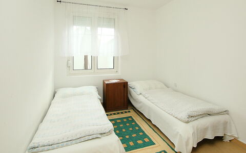 Apricot: Mueble, Habitación, Habitación, Cama, Propiedad, Sábana, Suelo, Lecho, Marco De La Cama, Diseño De Interiores