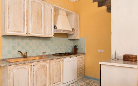 Emi: Gabinetes, Mostrador, Mueble, Propiedad, Edificio, Estufa De Cocina, Madera, Cajón, Cocina, Grifo
