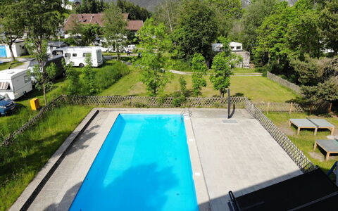 Ferien 1: Agua, Planta, Propiedad, Edificio, Piscina, Naturaleza, Árbol, Ventana, Sombra, Montaña