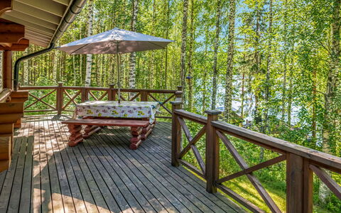Koivukallio: Madera, Porche, Madera Dura, Cubierta, Manchas De Madera, Eco Hotel, Tablón, Suelos De Madera, Sombra, Silla