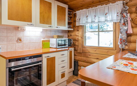 Koivukallio: Madera, Cocina, Casa, Casa, Electrodoméstico, Mostrador, Gabinetes, Cabaña, Manchas De Madera, Lavabo