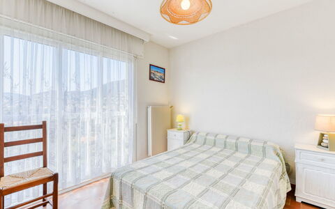 Cavalaire 158: Habitación, Cama, Mueble, Habitación, Propiedad, Sábana, Lecho, Marco De La Cama, Diseño De Interiores, Pared