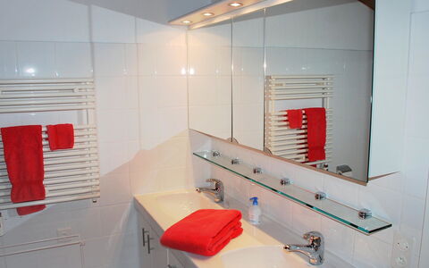 Cantagallo: Baño, Habitación, Propiedad, Diseño De Interiores, Arquitectura, Loseta, Pared, Edificio, Mueble, Suelo