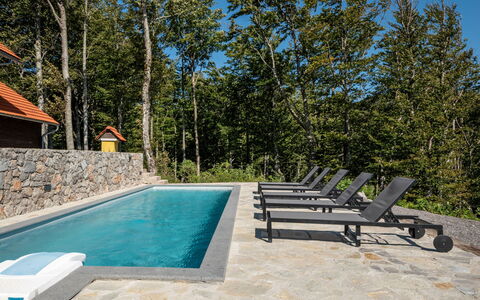 Vršak: Agua, Propiedad, Planta, Sombra, Piscina, Mueble Para Exteriores, Árbol, Paisaje, Material Compuesto, Ocio