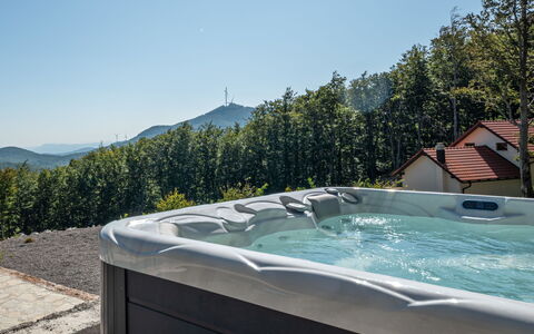 Vršak: Cielo, Agua, Piscina, Edificio, Jacuzzi, Madera, Jacuzzi, Rectángulo, Mueble Para Exteriores, Casa