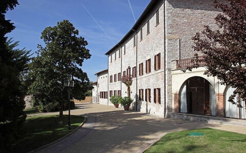 Villa Gubbio: Propiedad, Edificio, Casa, Arquitectura, Inmuebles, Casa, Bienes Raíces, Mansión, Fachada, Barrio Residencial